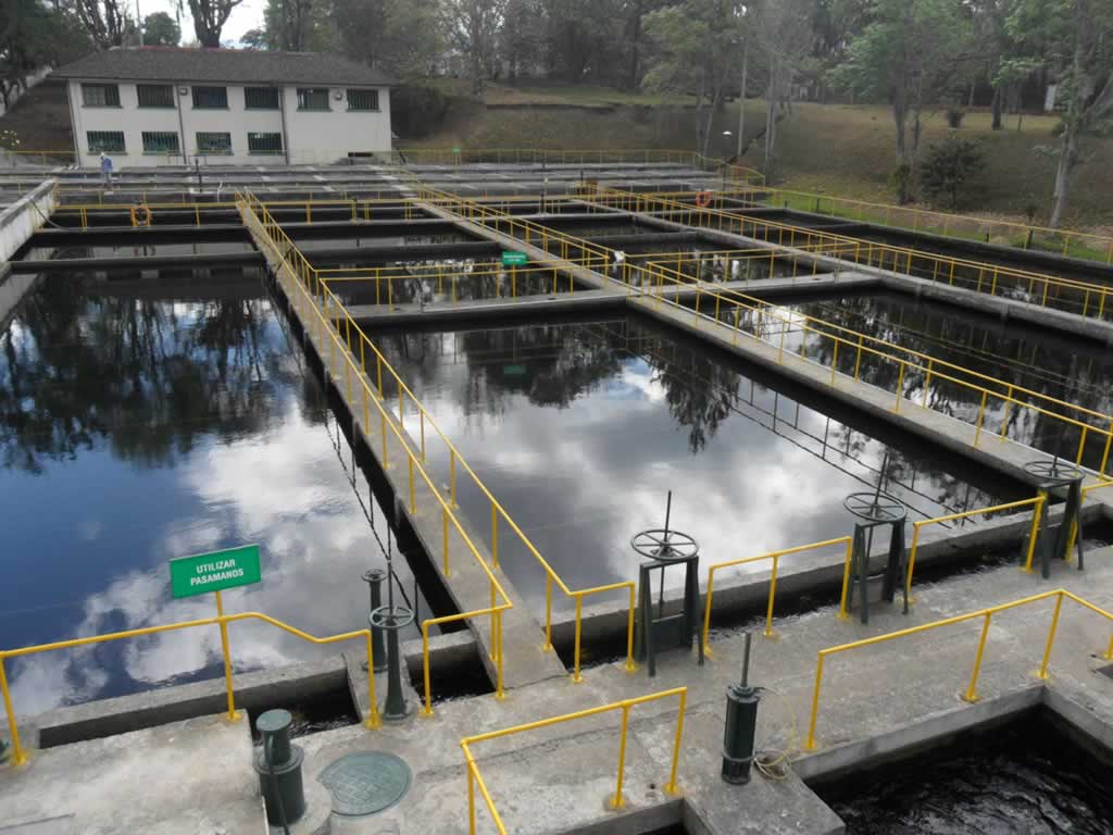 Ejecutivo declarará viable la construcción de 10 plantas de tratamiento de aguas residuales para descontaminar el Lago Titicaca