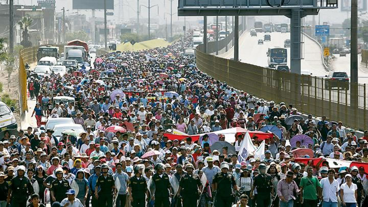 Pobladores de Chosica y San Antonio marchan por construcción de carreteras