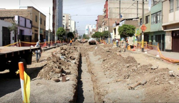 Breña: vecinos exigen culminación de obras en el jirón Varela