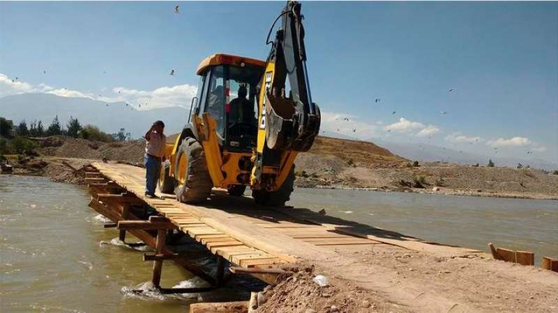 Junín: construyen puente artesanal sobre el Río Mantaro