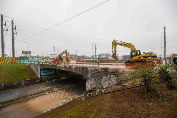 Municipio de Lima inició demolición de puente Circunvalación con Arriola