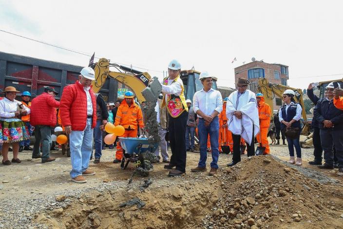 Presidente da inicio a obra de saneamiento por la que alcaldes cabalgaron a Lima