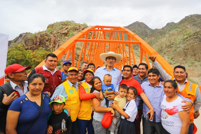Presidente Vizcarra inaugura puente Calemar y da inicio a ejecución de carretera