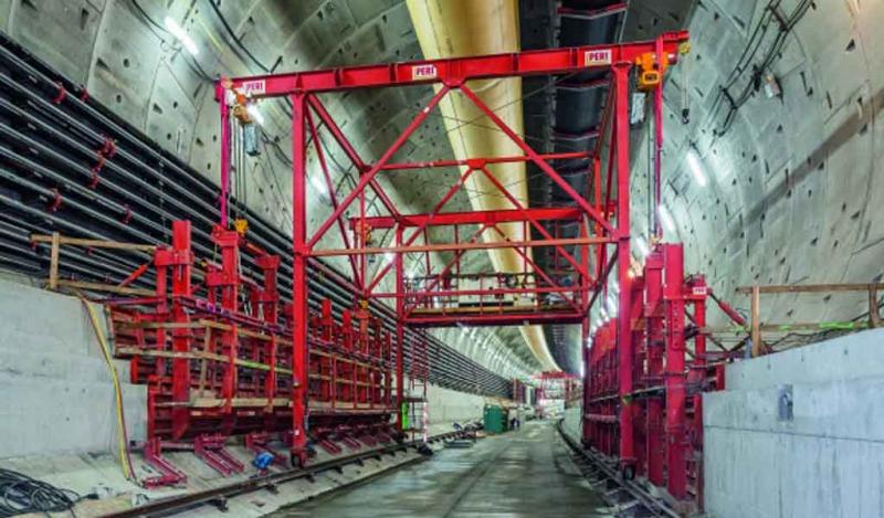 El carro de encofrado sigue a la tuneladora más grande del mundo