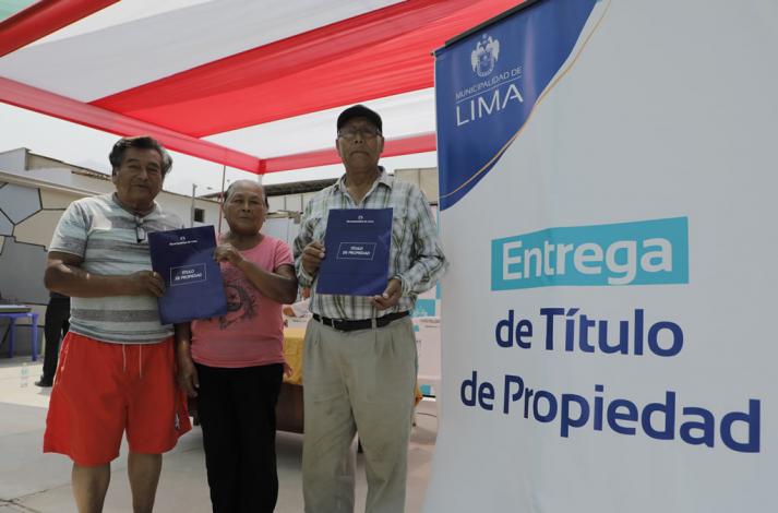 Municipalidad de Lima entregó más de 150 títulos de propiedad en el distrito de Ate