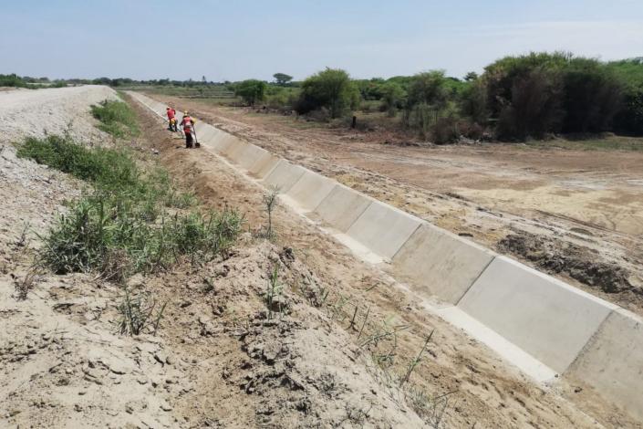 Supervisan avances en obras de infraestructura de riego en Piura