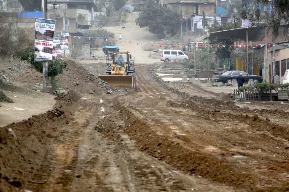 Construyen pistas de concreto en 14 asentamientos humanos de VMT