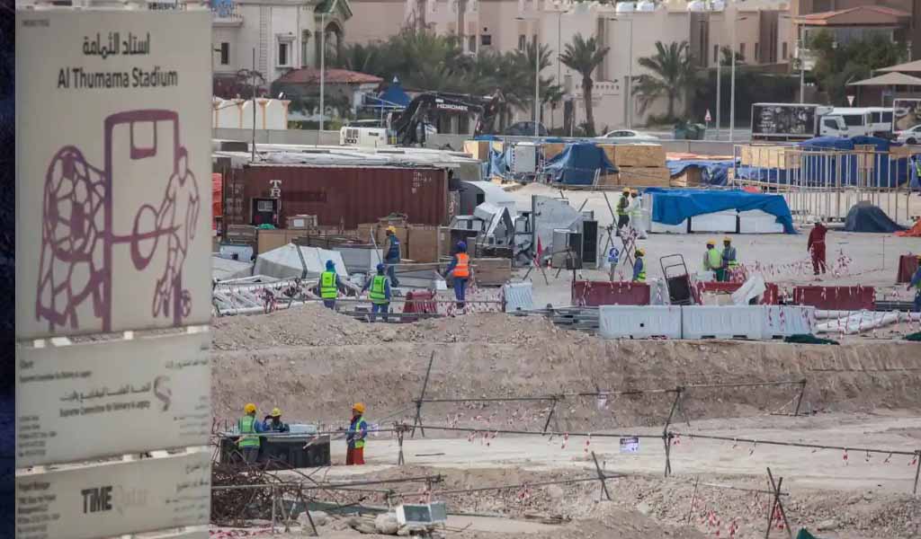 A pesar del coronavirus, para los trabajadores de la Copa del Mundo en Qatar, todo sigue igual.