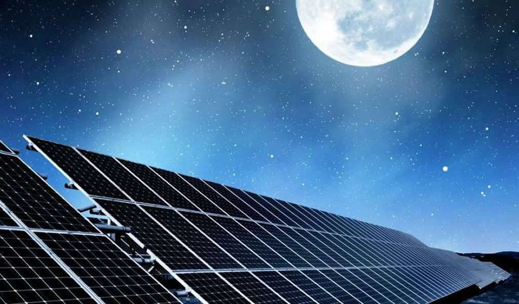Revolución fotovoltaica: un panel solar que funciona de noche