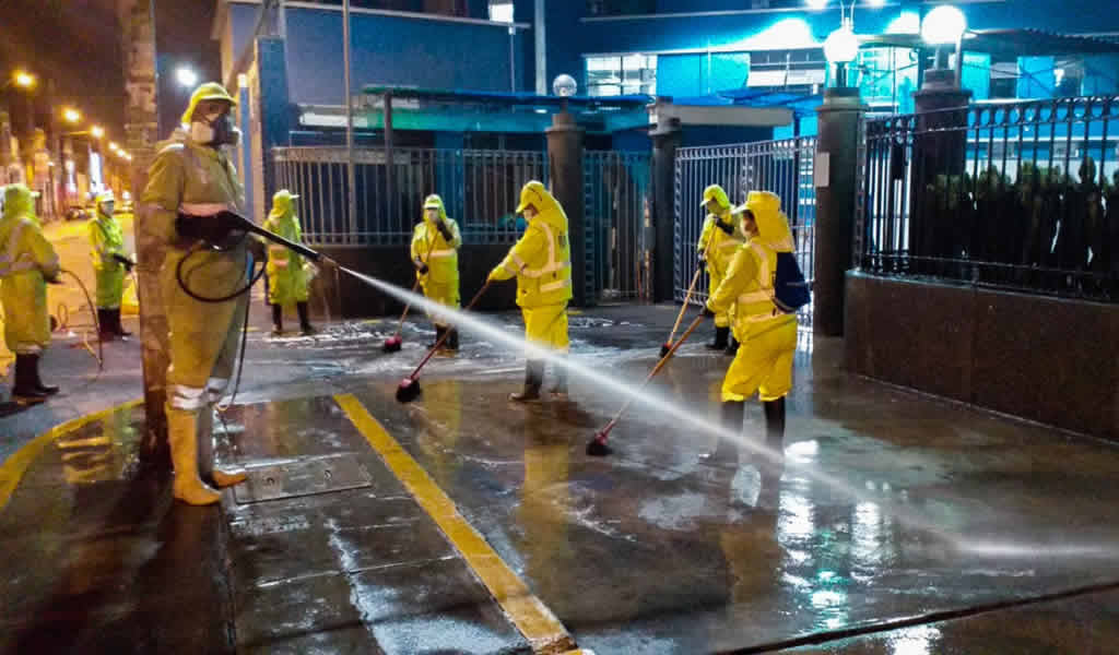 Municipalidad de Lima desinfecta exteriores de hospital Almenara