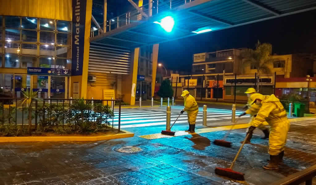 Municipaldiad de Lima desinfectó exteriores de estaciones Naranjal y Matellini