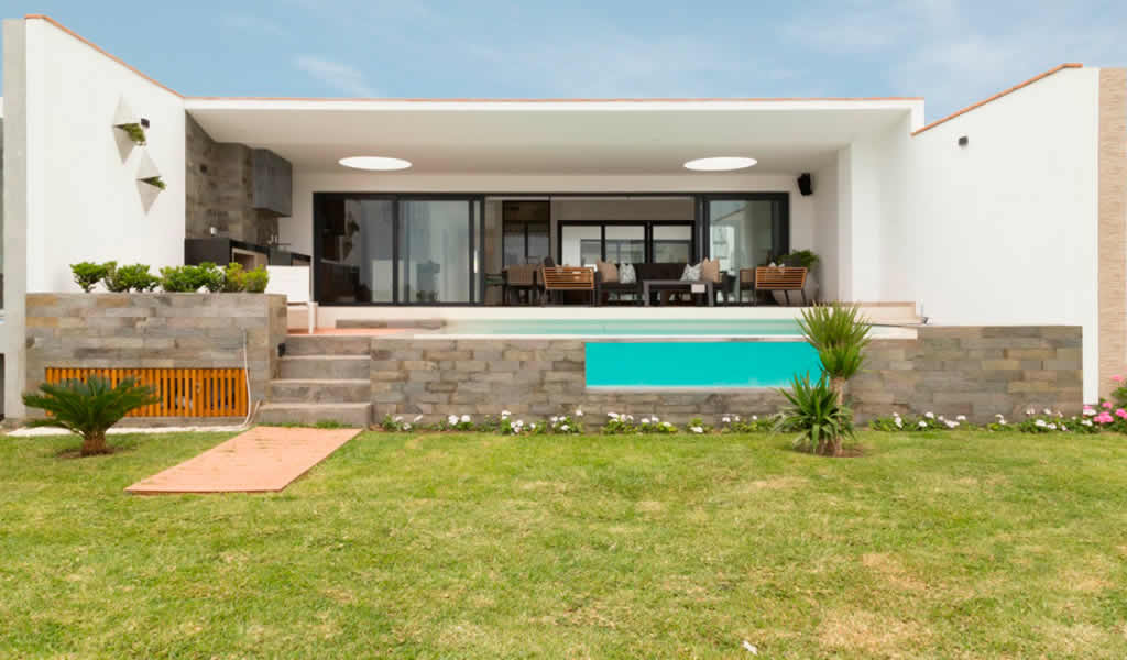 Ventanas de PVC: La mejor opción para casas de playa, campo y ciudad -  Revista Constructivo