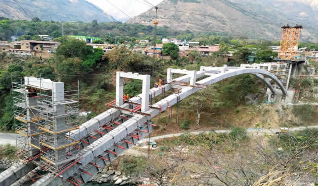 MTC reanuda construcción del puente que conectará Cusco y Ayacucho