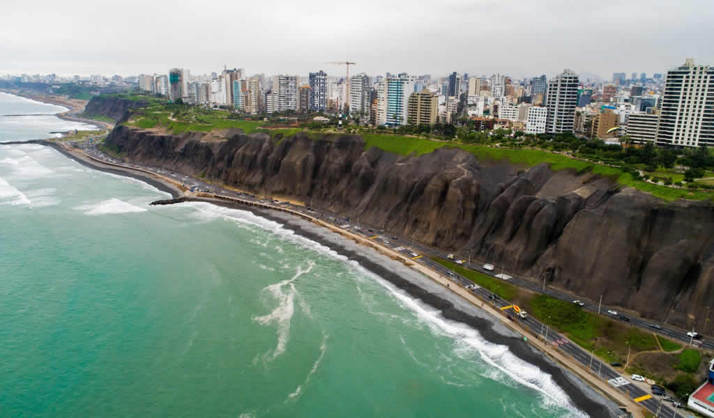 Municipalidad de Lima inspecciona zonas altas de la Costa Verde