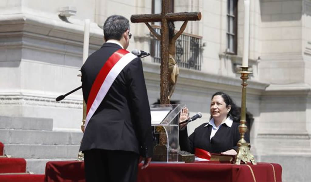 Hilda Sandoval Cornejo jura como ministra de Vivienda