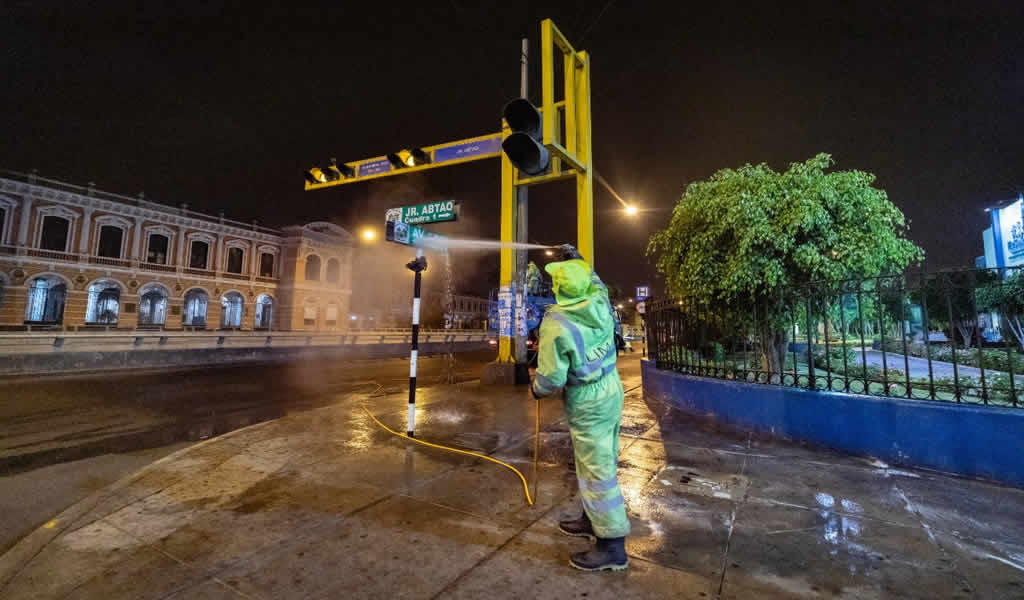 Municipalidad de Lima desinfectó exteriores de hospitales Almenara, Dos de Mayo y Emergencias Grau