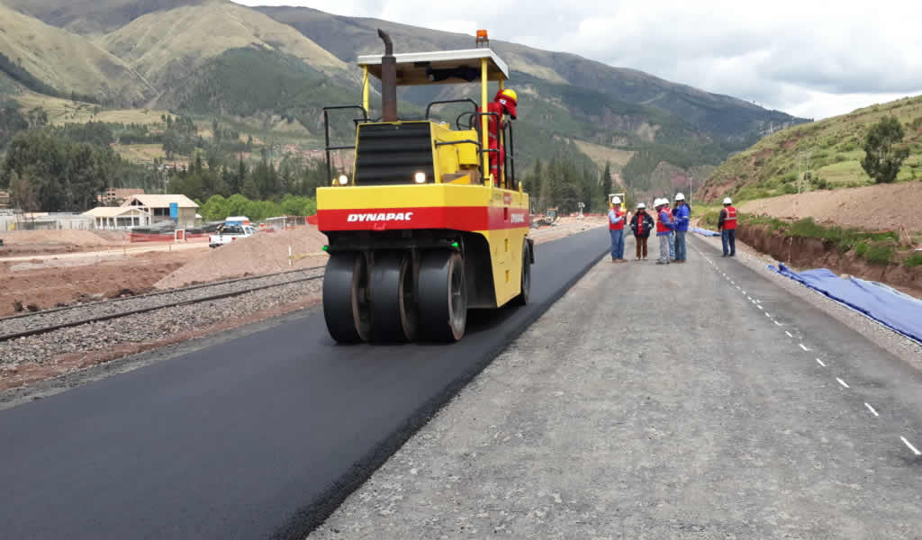 Inician proceso para ejecutar el asfaltado de carretera en la sierra de Piura