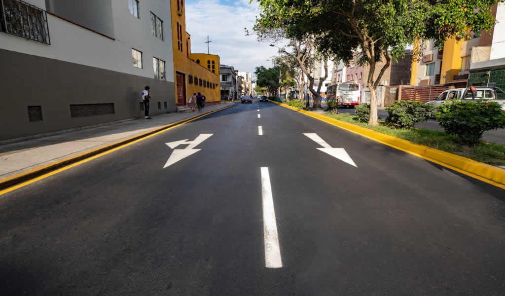 Municipalidad de Lima culminó mantenimiento de pistas en la av. César Canevaro en Lince