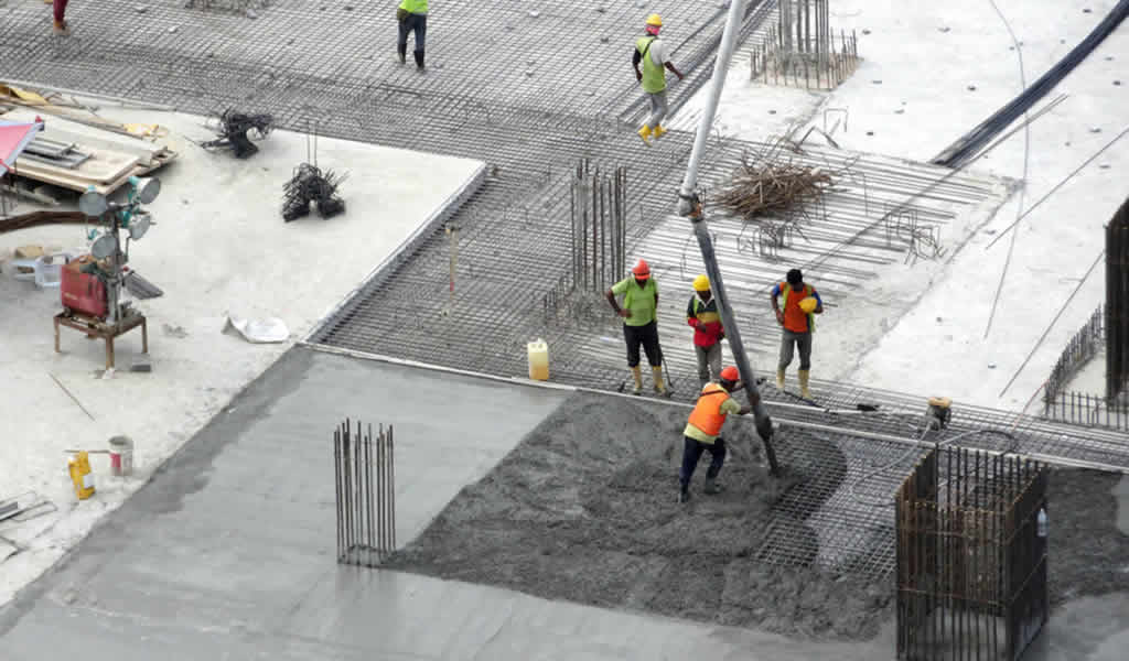 ¿Cuáles son las herramientas básicas para el diseño y ejecución de elementos presforzados aplicados para edificaciones?