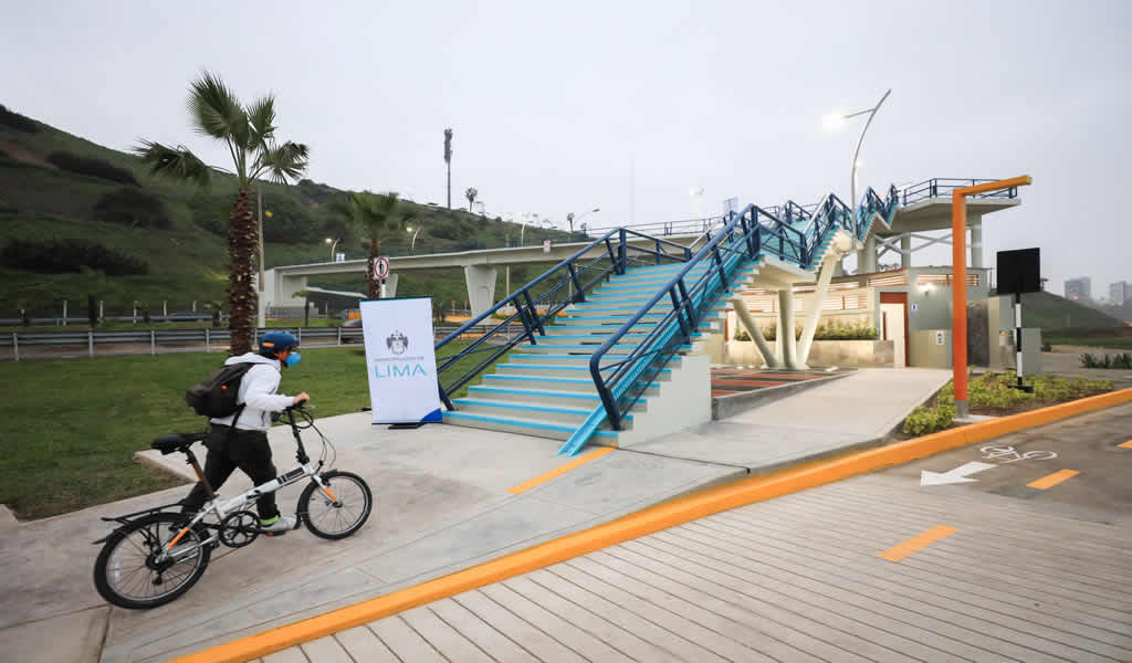 Municipalidad de Lima entrega renovados puentes peatonales en la Costa Verde