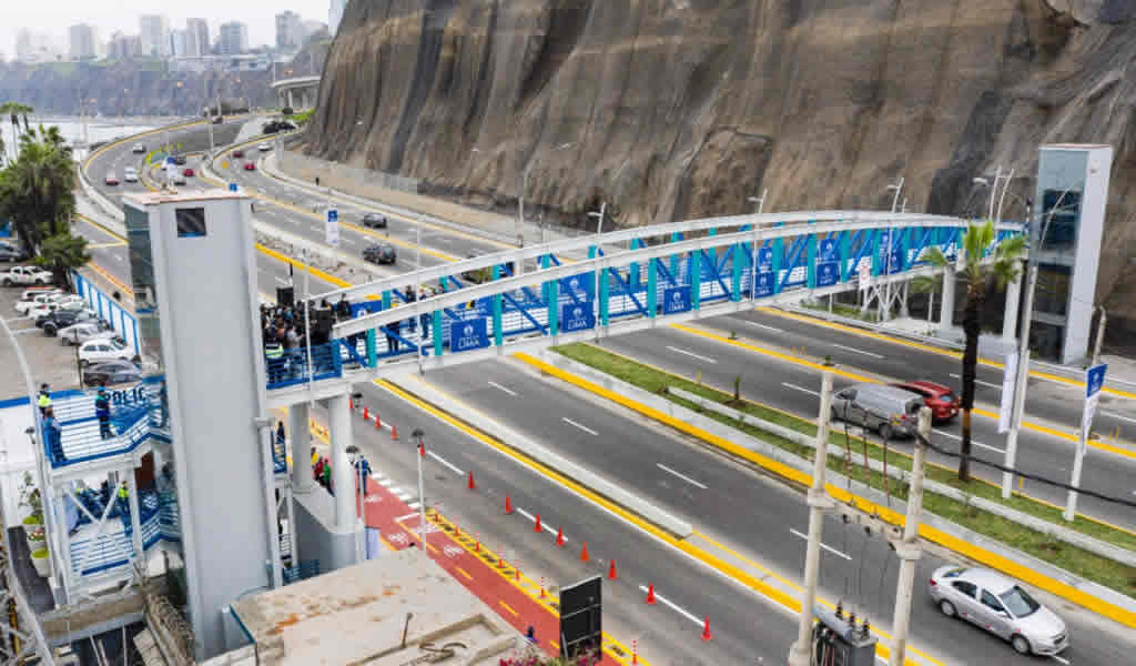 Entregan primer puente peatonal inclusivo con ascensor en Barranco