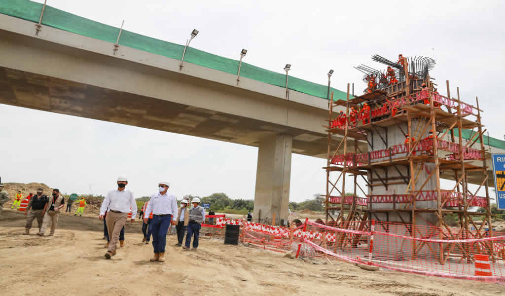 Se inician trabajos de instalación de vigas del nuevo puente Virú