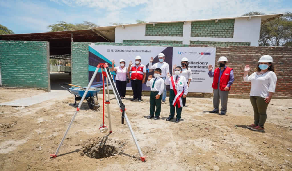 Piura:colocan primera piedra para nueva infraestructura de la IE N.° 20436 Rosa Suárez Rafael