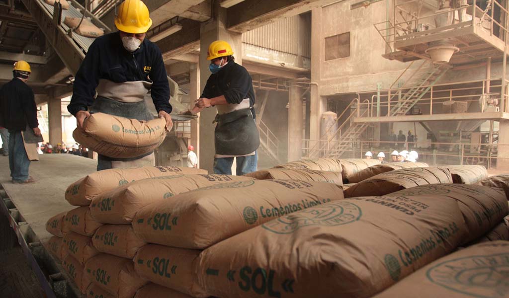Gobierno busca fijar en 25 kilos la carga de sacos de cemento