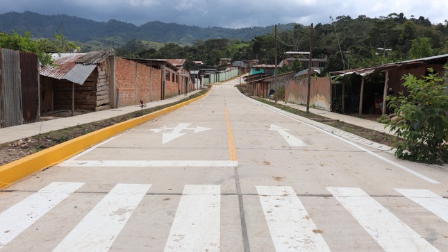 Inauguran 36 cuadras de pistas y veredas en Shucshuyacu en Moyobamba