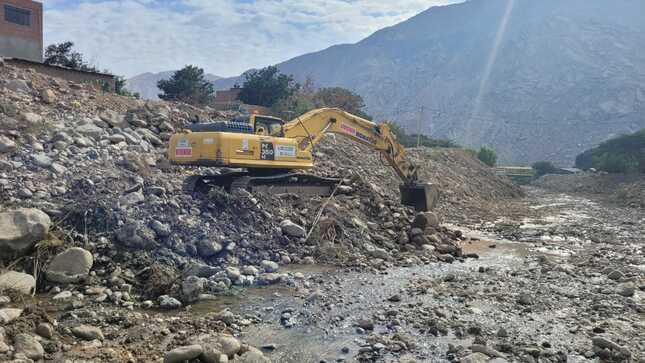 Áncash: Maquinaria del Ministerio de Vivienda inició descolmatación del río Purísima