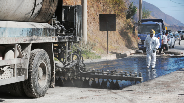 MTC realiza trabajos de asfaltado en la carretera de acceso a Canta