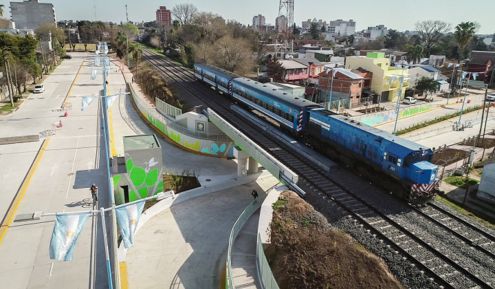 Argentina inaugura el primero de 27 pasos bajo nivel en Buenos Aires