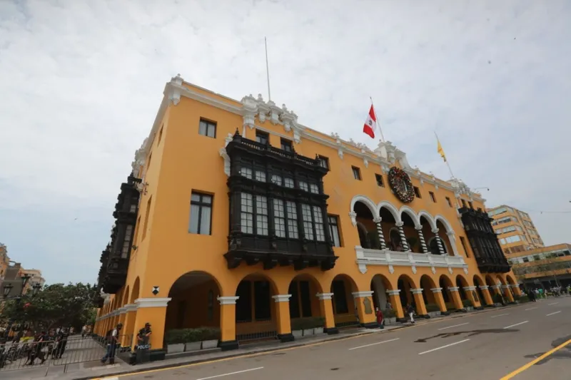 Colegio de Arquitectos Regional Lima entregó hojas de ruta a candidatos a la alcaldía de Lima