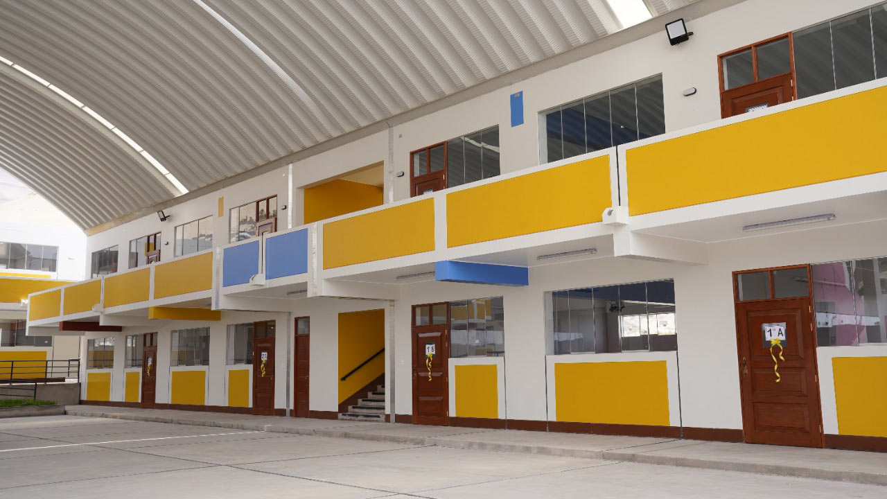 Pronied inaugura nuevas instalaciones en I.E. Nº 40239 Nicolás de Piérola en Camaná
Seleccione nombre del elemento