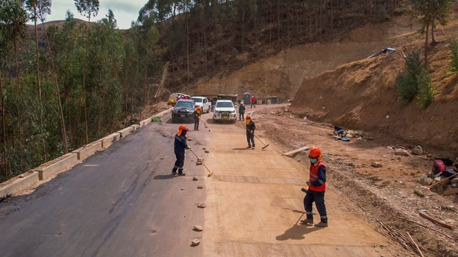 Integrando la región: Asfaltado de la carretera Ocongate - Carhuayo registra avance del 70%