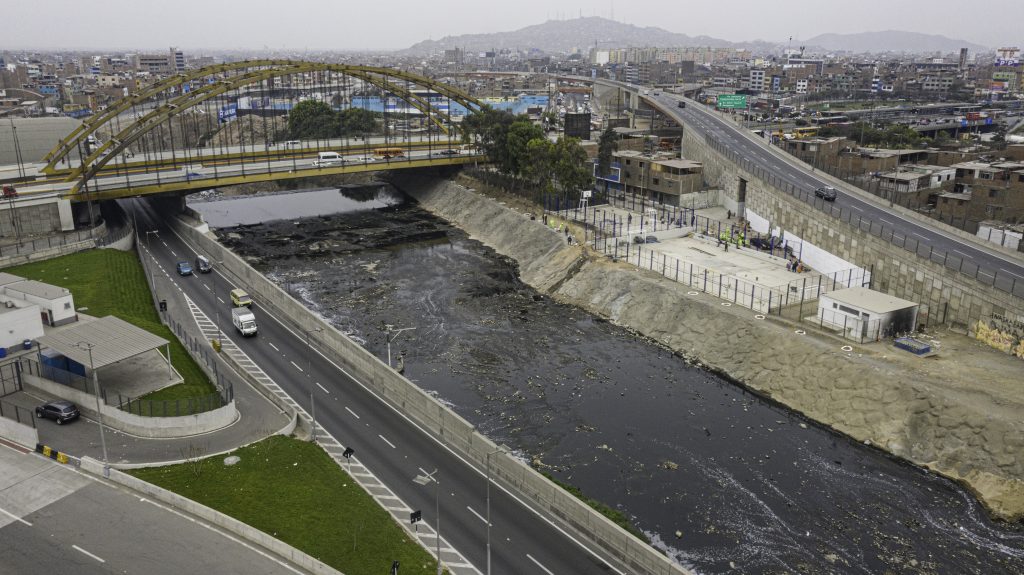 Municipalidad de Lima concluyó obra de protección en bases de puente Del Ejército