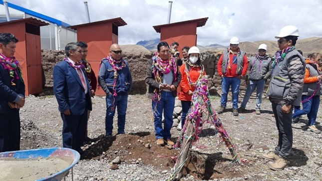 Pronied coloca la primera piedra para la construcción de la IES Chilahuito en Paratía, Puno