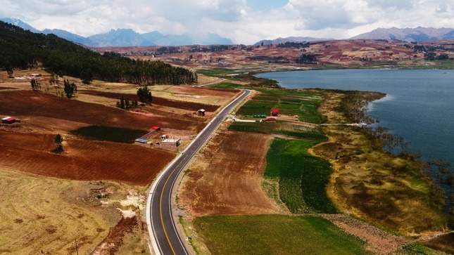 Cusco: Concluyen asfaltado de carretera Izcuchaca-Cruzpata para beneficiar a más de 40 mil habitantes de Anta y Urubamba