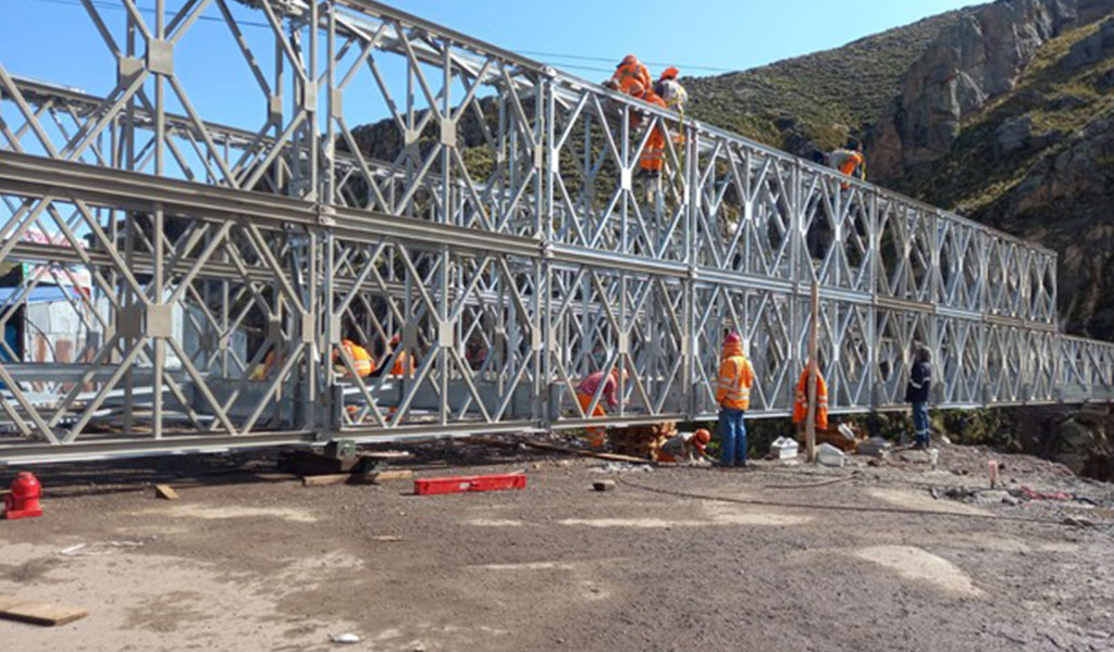 Huancavelica: Continúa la instalación del puente modular en el sector Rumichaca