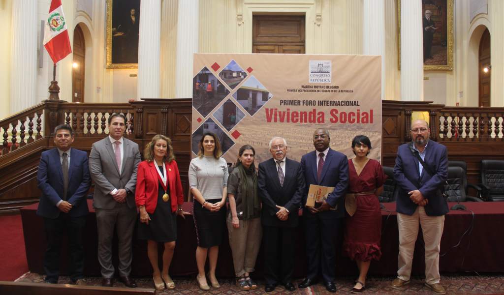 CONSTRUCTIVO y CEDEVI coorganizaron el I Foro de Vivienda Social en el Congreso de la República del Perú