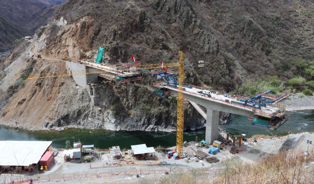 Puente Kutuctay presenta más del 60% de avance en su construcción
