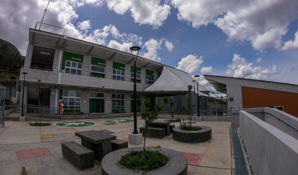 Gobierno entrega dos modernas instalaciones educativas en La Libertad y Cajamarca