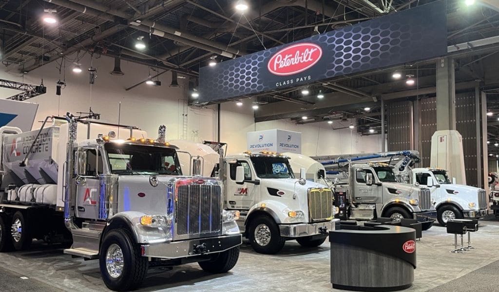 Peterbilt muestra sus últimos camiones hormigonera en World of Concrete